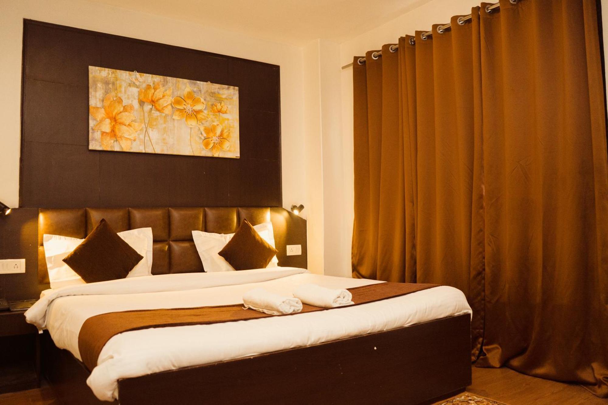 Hotel Siddhi Vinayak Regency, Mg Marg 甘托克 外观 照片